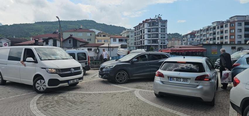 10 bin nüfuslu ilçeydi, 100 bine ulaştı! Bayram öncesi o bölgede iğne atsan yere düşmüyor