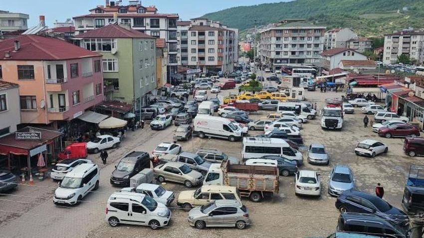 10 bin nüfuslu ilçeydi, 100 bine ulaştı! Bayram öncesi o bölgede iğne atsan yere düşmüyor