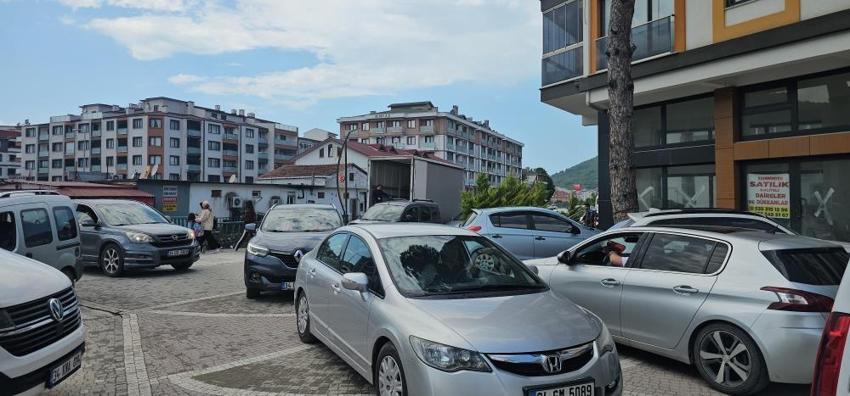 10 bin nüfuslu ilçeydi, 100 bine ulaştı! Bayram öncesi o bölgede iğne atsan yere düşmüyor
