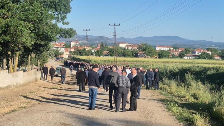 Edirne'de asırlık gelenek bozulmadı: Yüzlerce kişi sıraya girdi, uzun kuyruklar oluştu