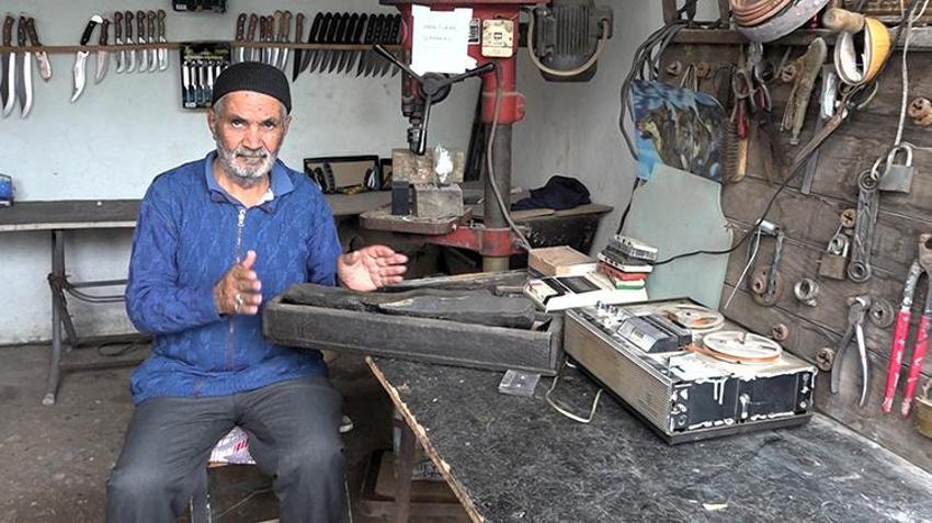 Osmaniye'de tek odalı atölyede üretiyor: 67 yıldır örs başındaki İsmail ustanın el yapımı bıçakları kapış kapış gidiyor