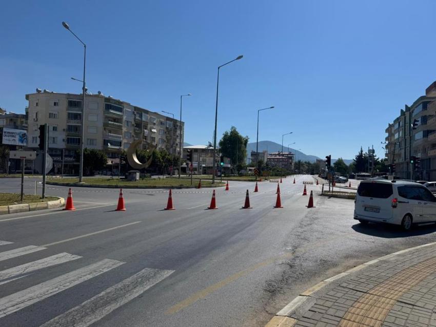 Mersin-Antalya karayolunda göçük oluştu! Yol trafiğe kapatıldı