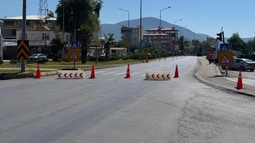 Mersin-Antalya karayolunda göçük oluştu! Yol trafiğe kapatıldı