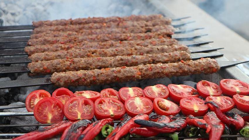 Herkes bakteriden korkuyor ama... Asıl tehlike etin içindeki bu canlılar! Bayramda hastanelik olmak istemiyorsanız dikkat!