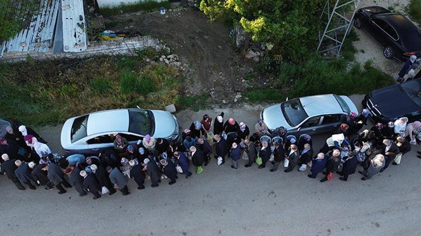 Bilecik'te 700 yıllık bayram geleneği! Nüfusu 15 katına çıktı! Gurbetçiler akın etti, köy meydanı doldu taştı: Şeker poşetini alan o halkaya koştu