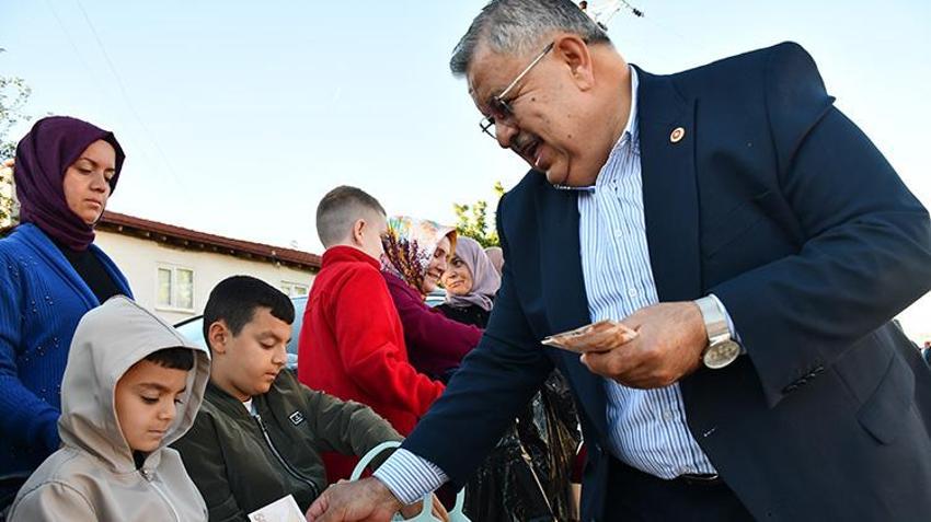 Bilecik'te 700 yıllık bayram geleneği! Nüfusu 15 katına çıktı! Gurbetçiler akın etti, köy meydanı doldu taştı: Şeker poşetini alan o halkaya koştu