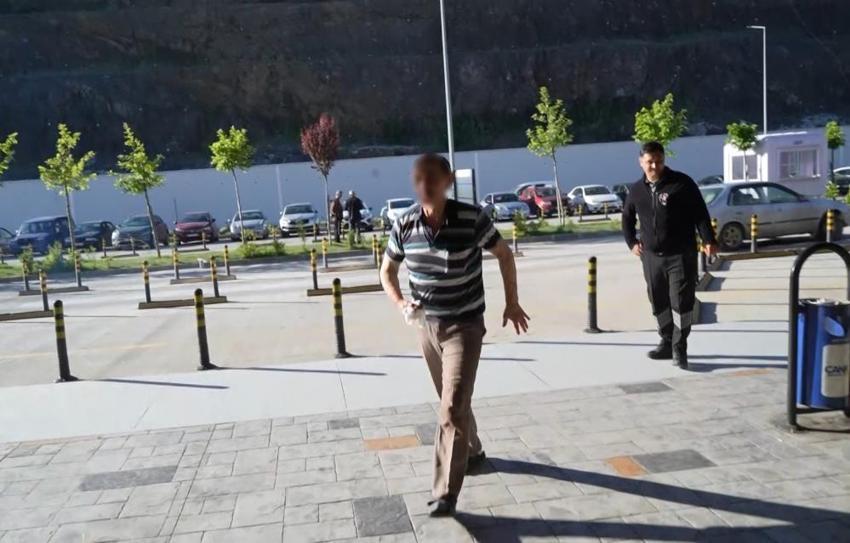 'Bu işin vakkosu benim' dedi kendini kesti! Acemi kasaplar yine hastanelik oldu