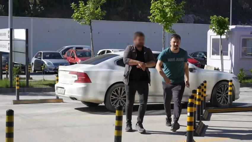 'Bu işin vakkosu benim' dedi kendini kesti! Acemi kasaplar yine hastanelik oldu