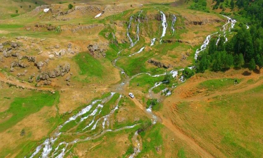 Erzican'da yeni keşfedildi: 2 bin metrede doğa keyfi yaşatıyor
