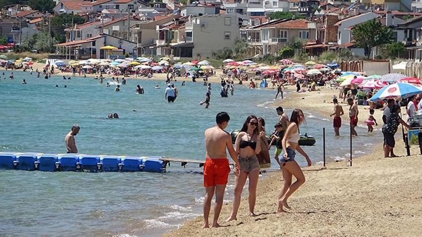 Edirne’nin gizli cenneti Erikli Sahili’nde bayram yoğunluğu: Sahilde adım atacak yer kalmadı!