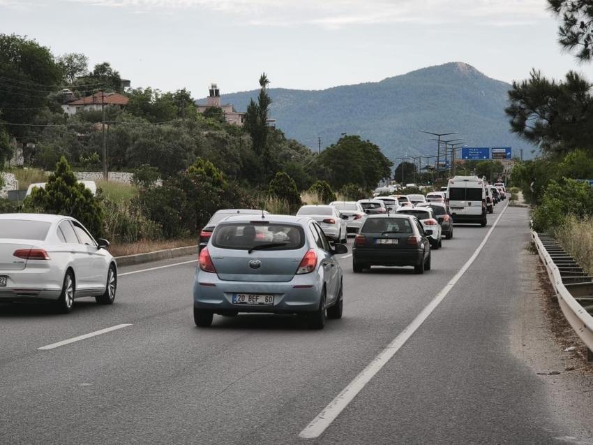 Muğla'da kuyruğun uzunluğu ölçüldü: Tatilciler akın edince ortaya çıktı