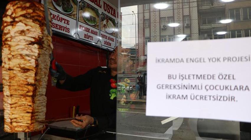 Bedensel engelli çocuktan etkilendi; işletmesinde ücretsiz yemek projesi başlattı