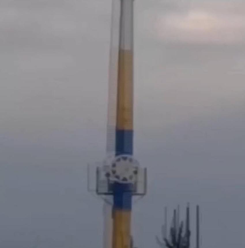 Lunaparkta dehşet anları! Arızalanan oyuncakta baş aşağı mahsur kaldılar