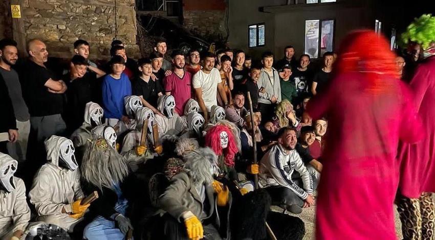 Yüzyıllardır sürdürülen ‘Çeteler ve Develer’ geleneği, Kurban Bayramı'nda canlandırıldı