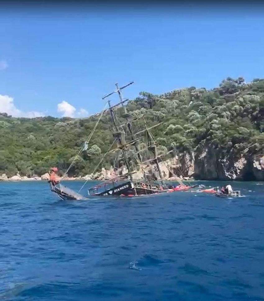 Marmaris Cennet Adası açıklarında tur teknesi battı, 110 yolcu tahliye edildi