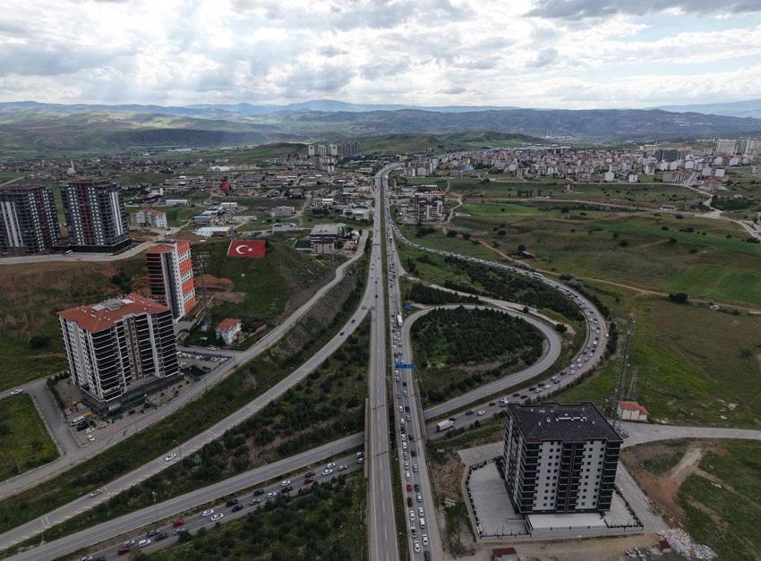 43 ilin bağlantı noktası kilitlendi: Tatilciler erken dönüşe geçti son durum havadan görüntülendi