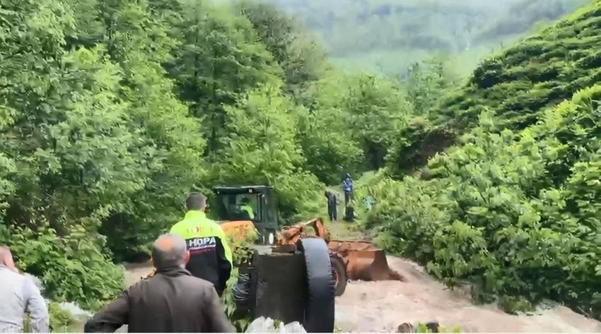 Hopa'da taşan dere 4 çay işçisini mahsur bıraktı, imdatlarına ekipler yetişti