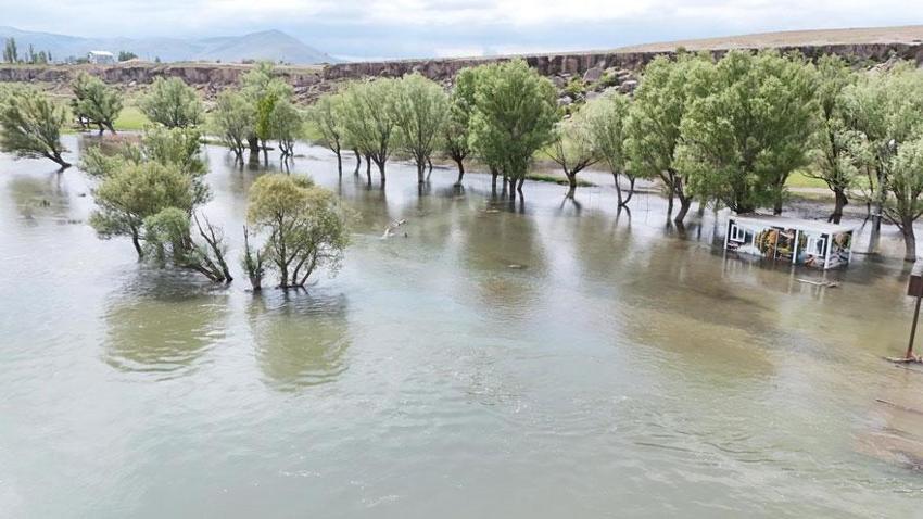 Tomarza’da Zamantı Irmağı’nda su seviyesi yükseldi kano sezonu açılamadı