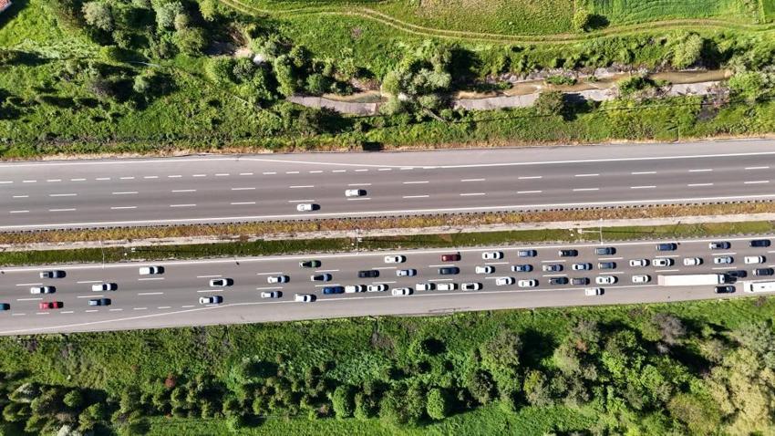 Bayram tatili sonrası dönüş çilesi başladı! Trafik kilit, kilometrelerce araç kuyruğu