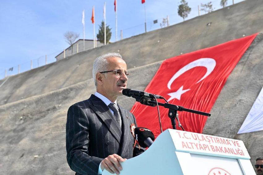 42 ili birbirine bağlayacak dev proje! Mersin-Adana-Osmaniye-Gaziantep Hızlı Tren Hattı’nda çalışmalar devam ediyor