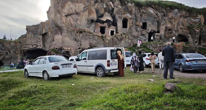 Ahlat’taki tarihi ve doğal güzellikler nefesleri kesti