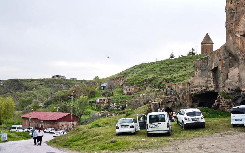 Ahlat’taki tarihi ve doğal güzellikler nefesleri kesti