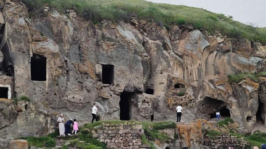 Ahlat’taki tarihi ve doğal güzellikler nefesleri kesti