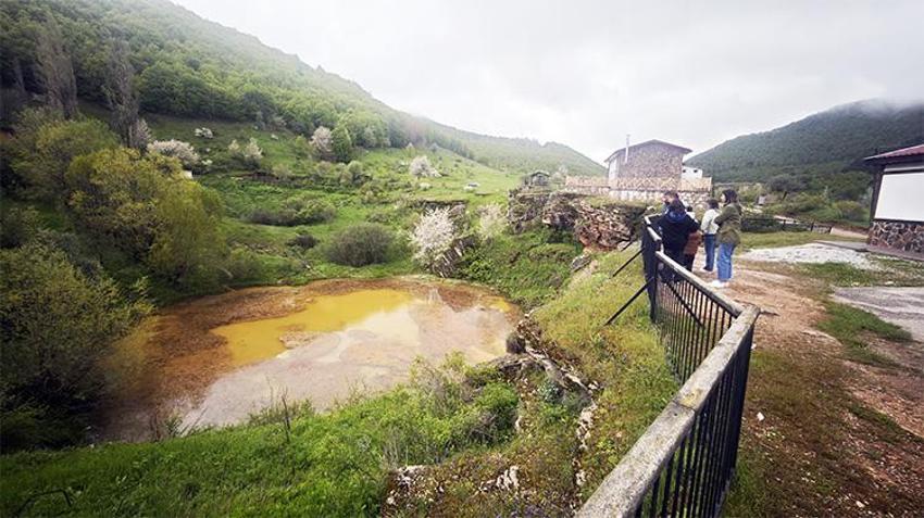 Sivas'ta efsanelere konu olan Dipsizgöl renk değiştirdi, ziyaretçileri hayal kırıklığı yaşadı