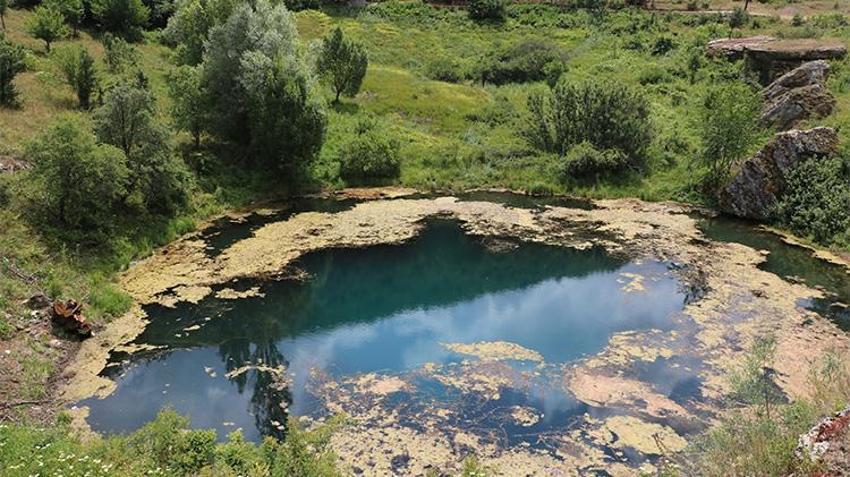 Sivas'ta efsanelere konu olan Dipsizgöl renk değiştirdi, ziyaretçileri hayal kırıklığı yaşadı