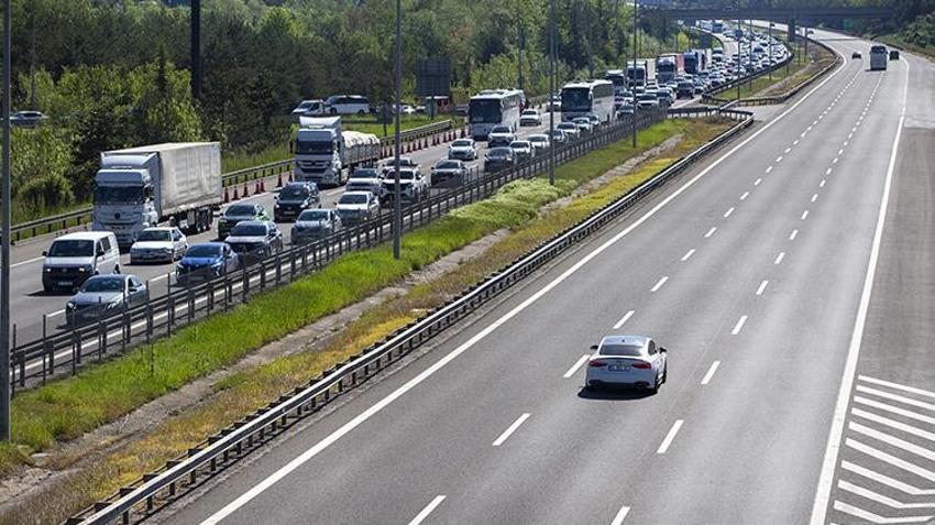 Tatilciler geri dönüyor: Anadolu Otoyolu'nda trafik yoğunluğu oluştu