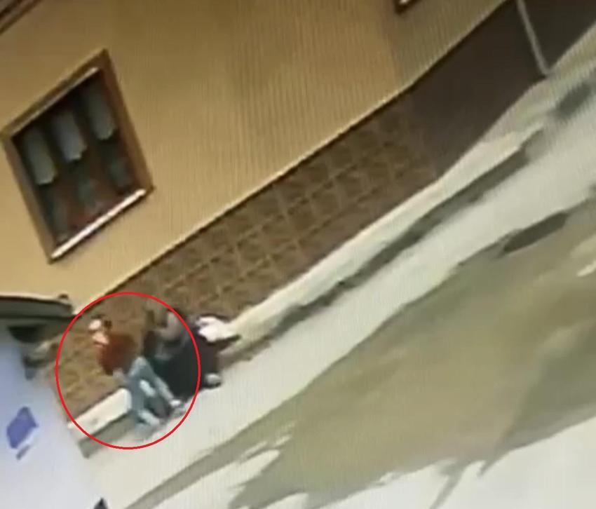 Kaldırımda oturan kadının boynundaki 17 çeyrek altını böyle çaldı