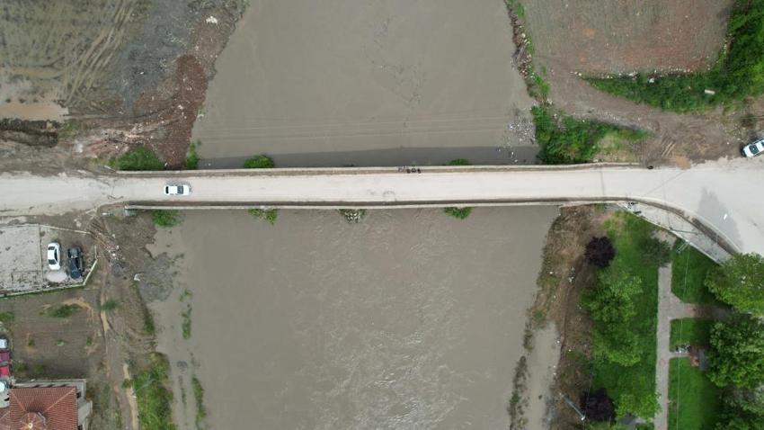 Tokat'ta üç gözü sular altında kaldı: 8 asırlık taş köprüde ilk kez oluyor