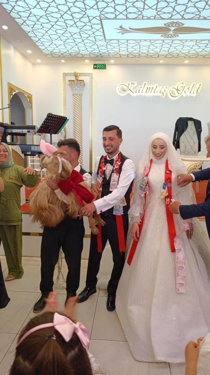 Trabzon'da düğünde damada 'keçi' taktılar: Salon gülme krizine girdi!