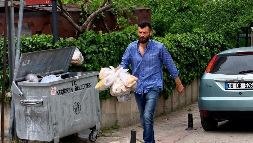 İsrafa karşı tek başına savaş açtı! Ankaralı hurdacı çöpten topladığı 15 ton ekmeği taşıyor: Dağdaki kurtlar kuşlar onun yolunu gözlüyor