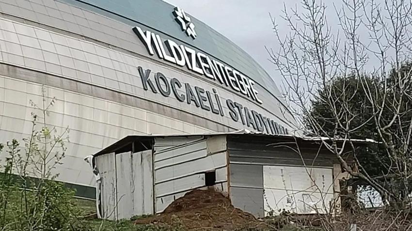 Kocaelispor, ahırın yanına stadyum yaptı! Arsa sahibi kulüpten milyonları istedi