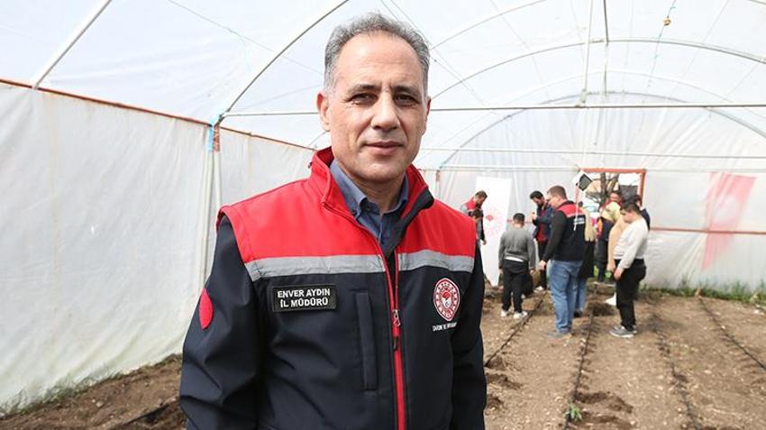 Kars'ta özel gereksinimli öğrencilerden serada dev üretim: Bakan hayran kalıyor!