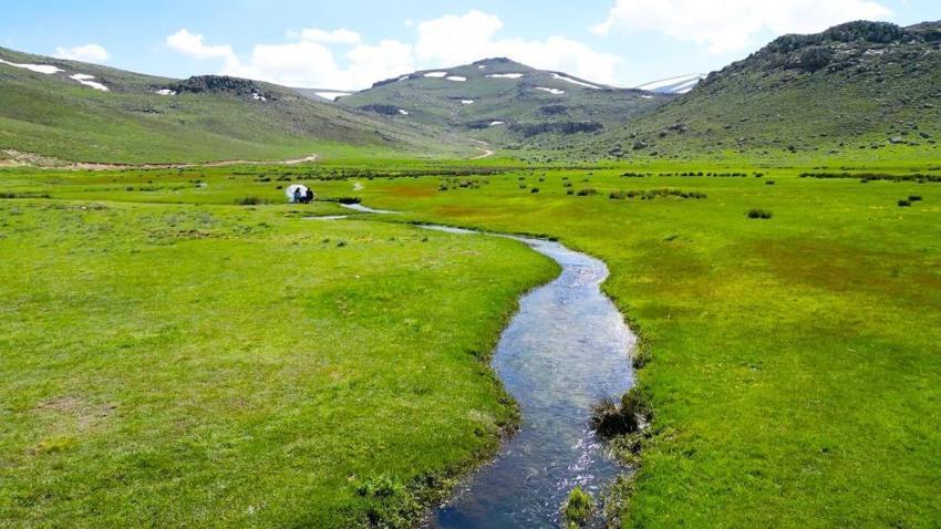 Burası İsviçre Alpleri değil Niğde'de! Sanal medyada gören akın ediyor