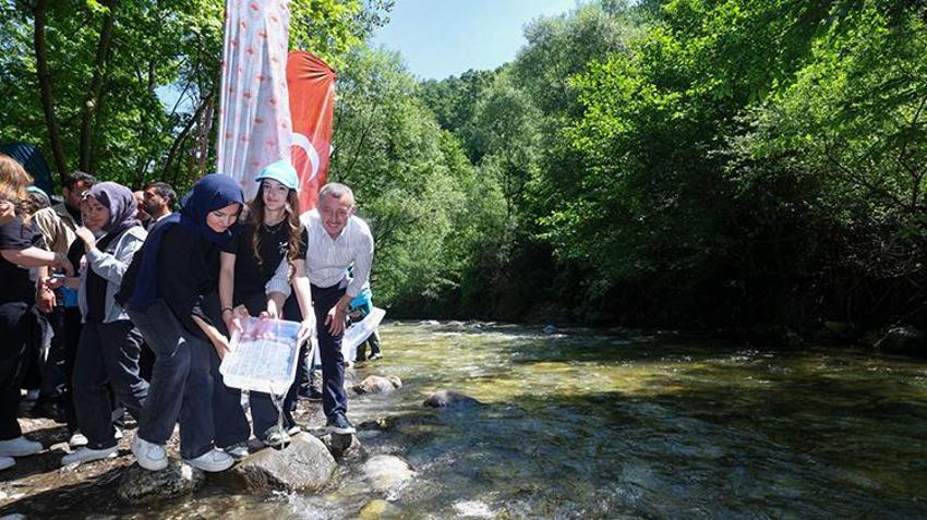 Kocaeli’de akarsulara 50 bin kırmızı benekli alabalık salındı: Eski günlerine dönüyor!