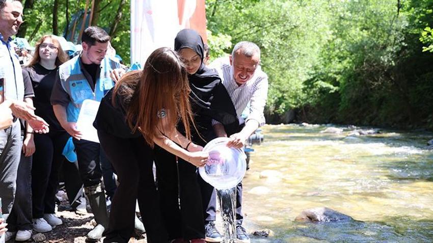 Kocaeli’de akarsulara 50 bin kırmızı benekli alabalık salındı: Eski günlerine dönüyor!