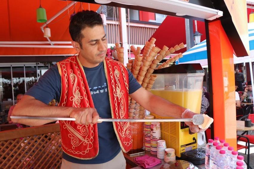 Bolu'da havalar ısındı, o tezgahın önü doldu taştı! İşte en çok tercih edilenler