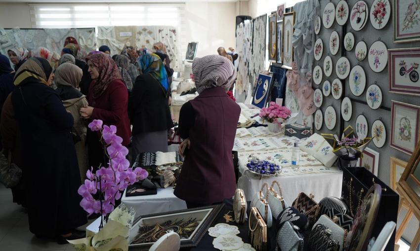 Bayburtlu kadınların yıl boyunca hazırladığı el emeği ürünler sergiyle görücüye çıktı