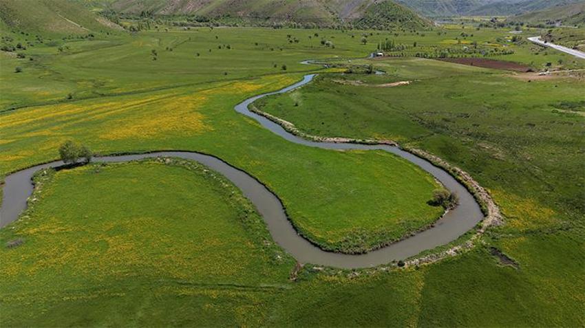 Doğaseverlerin yeni gözdesi! Bitlis’in saklı hazinesi Güzeldere Menderesleri’nde görsel şölen