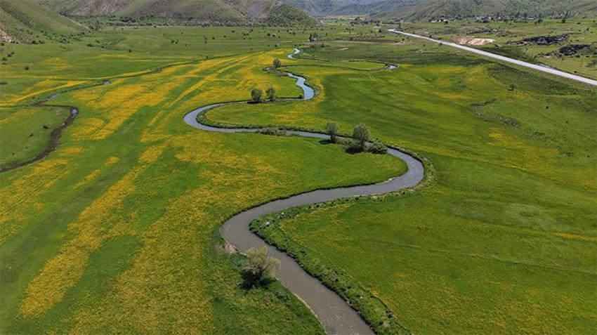 Doğaseverlerin yeni gözdesi! Bitlis’in saklı hazinesi Güzeldere Menderesleri’nde görsel şölen