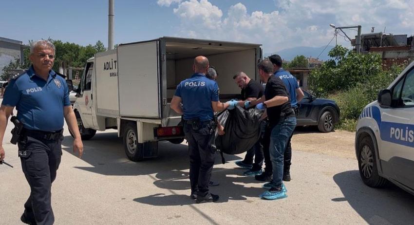 Bursa'da korkunç cinayet! 10 yaşındaki oğlunun gözü önünde eşini defalarca bıçaklayarak öldürdü