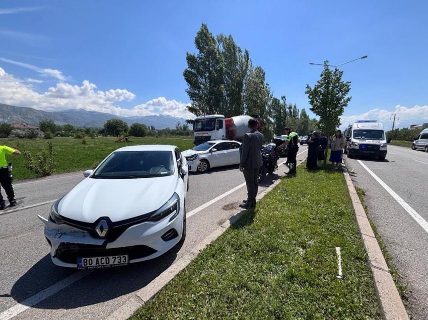 Erzincan'da zincirleme kaza: 4 araç birbirine girdi! Otomobil alev topuna döndü