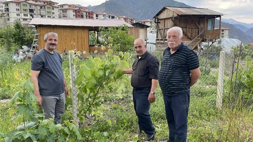 Hobi bahçelerini üretim üssüne çevirdiler! ‘Hem ülke ekonomisi hem de ailemiz için faydalı’