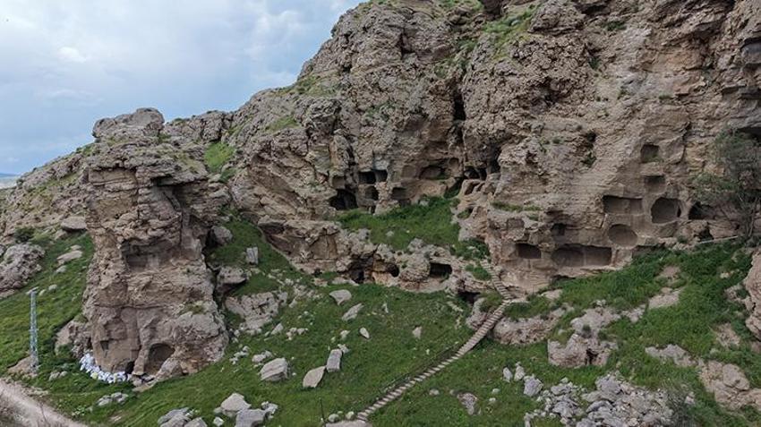 Sivas'taki o köyü görenler şaşkına dönüyor! Gören apartman sanıyor, gerçeği duyan hayran kalıyor