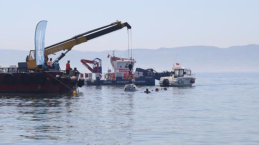 Kocaeli'de su altında kuruluyor! Dalgıçlar ve vinçler devreye girdi