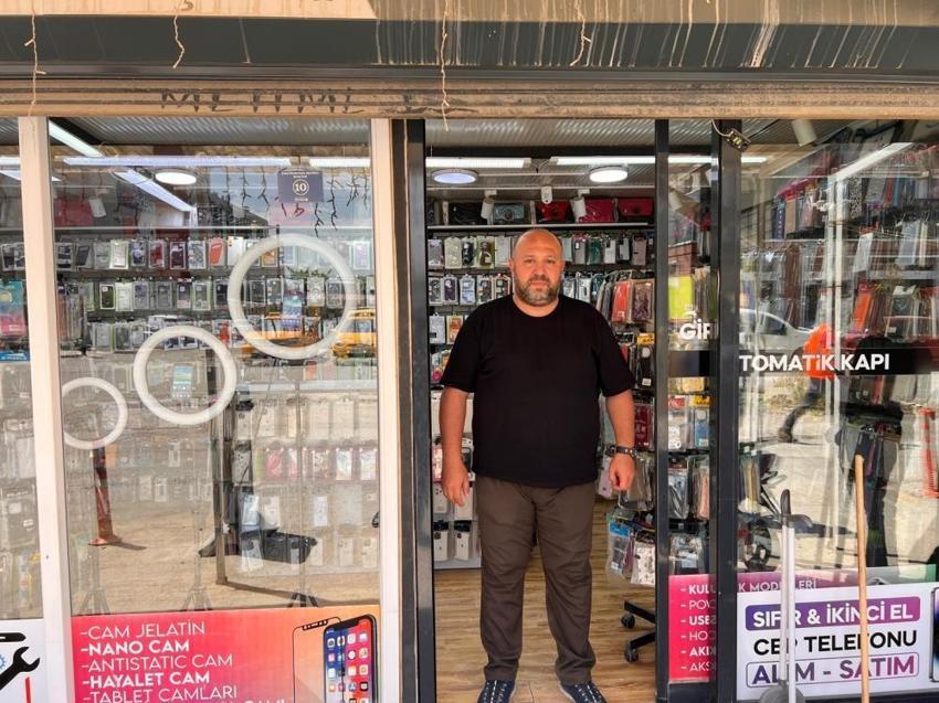 Kahramanmaraş’ta büyük taşınma başladı! Geçici konteyner çarşılar vinçlerle kaldırılıyor: Esnaf yeni kalıcı iş yerlerine geçiyor