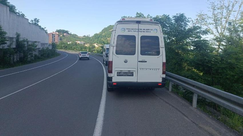 Seyir halindeyken kalp krizi geçiren minibüs şoförü faciayı önledi, yaşamını yitirdi